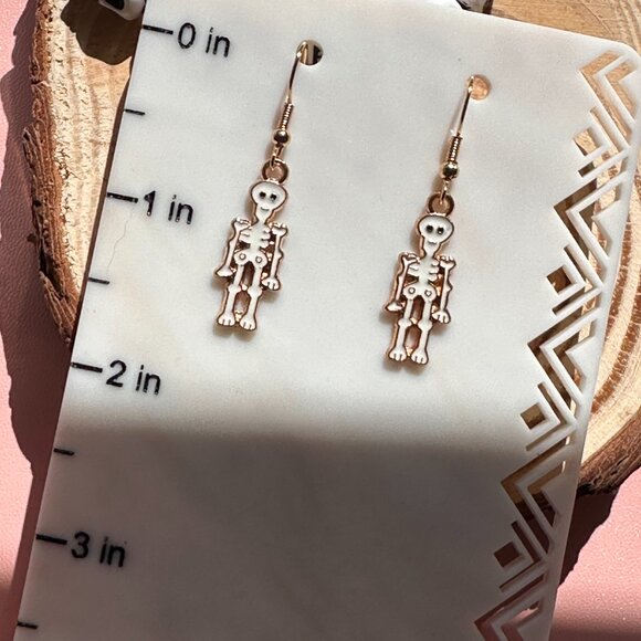 💀NEW Hanging Skelly Earrings - Picture 2 of 6